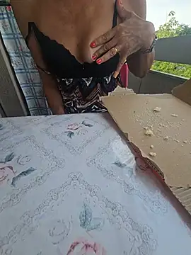 mia69x online show from July 13, 7:33 am