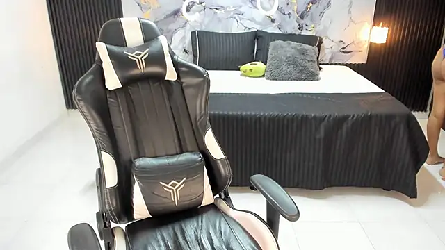 Ivy 16 online show from February 21, 12:06 pm