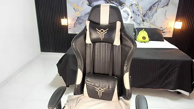 Ivy 16 online show from November 24, 12:05 pm