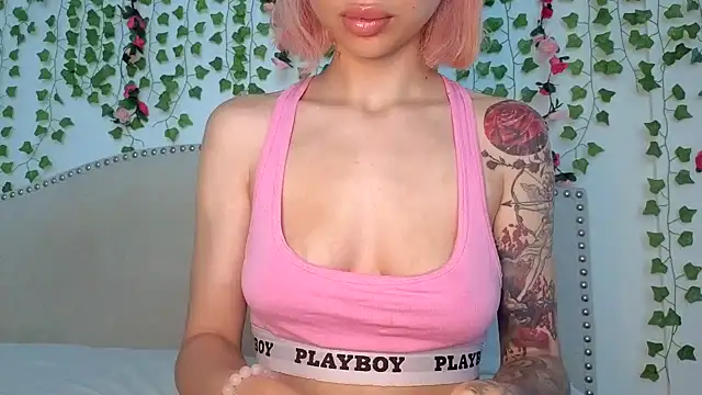 Snapshot of xoxcatt chatting on July 11, 8:00 pm xoxcatt online show from July 11, 8:00 pm