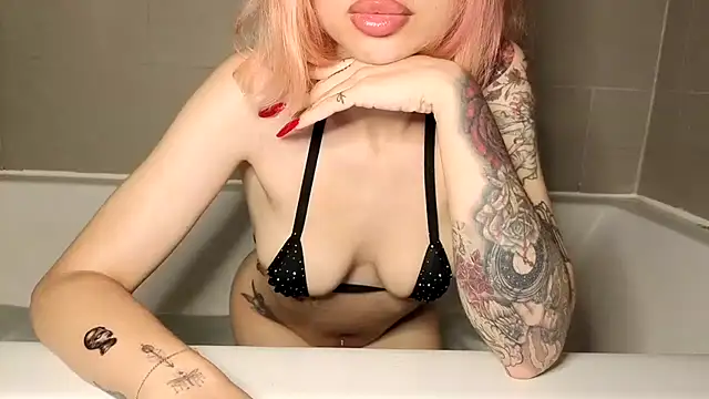 Snapshot of xoxcatt chatting on August 2, 3:49 am xoxcatt online show from August 2, 3:49 am