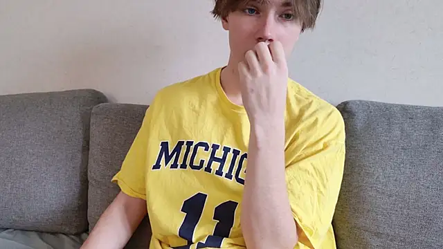 Snapshot of callmenineoneseven chatting on October 13, 7:52 am callmenineoneseven online show from October 13, 7:52 am