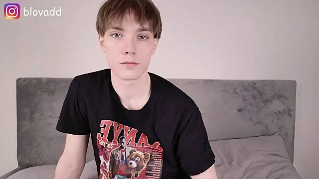 Snapshot of callmenineoneseven chatting on February 27, 4:45 am callmenineoneseven online show from February 27, 4:45 am