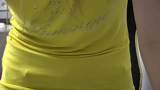 Snapshot of MiniSweetKt chatting on October 31, 9:54 am MiniSweetKt online show from October 31, 9:54 am