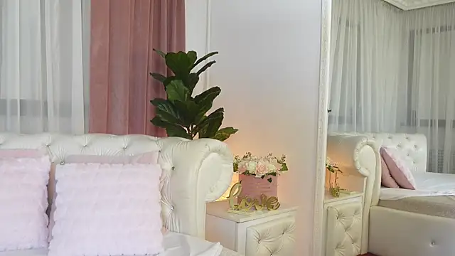 NinaCrystal1 online show from July 27, 9:05 am