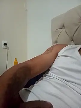 Snapshot of GabrielAdn chatting on December 22, 1:24 am GabrielAdn online show from December 22, 1:24 am