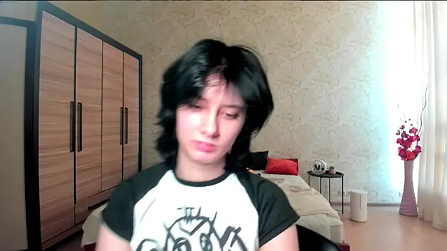 JulisSweet online show from February 10, 1:44 pm