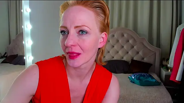 Snapshot of SquirtyAlisa chatting on February 21, 1:33 am SquirtyAlisa online show from February 21, 1:33 am