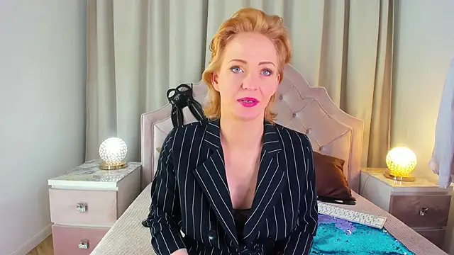 Snapshot of SquirtyAlisa chatting on March 18, 6:46 am SquirtyAlisa online show from March 18, 6:46 am