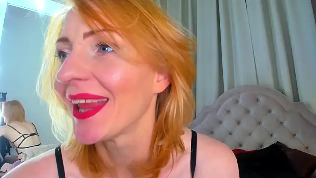 Snapshot of SquirtyAlisa chatting on September 18, 2:19 pm SquirtyAlisa online show from September 18, 2:19 pm