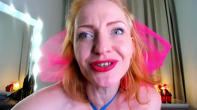 Snapshot of SquirtyAlisa chatting on October 5, 10:40 pm SquirtyAlisa online show from October 5, 10:40 pm