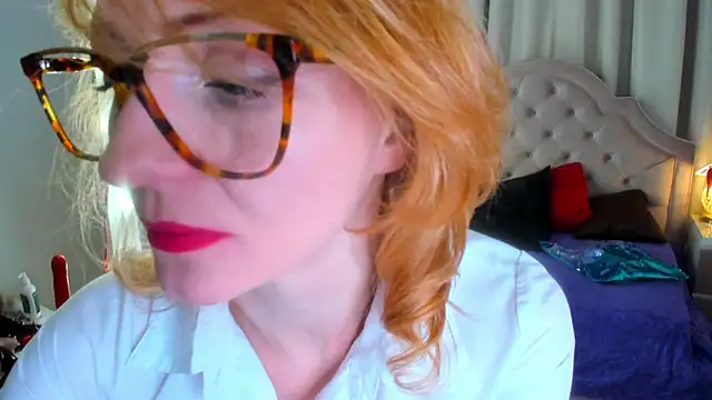 Snapshot of SquirtyAlisa chatting on October 12, 10:53 pm SquirtyAlisa online show from October 12, 10:53 pm