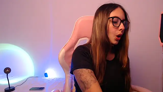 lalawhitte online show from September 19, 8:42 pm