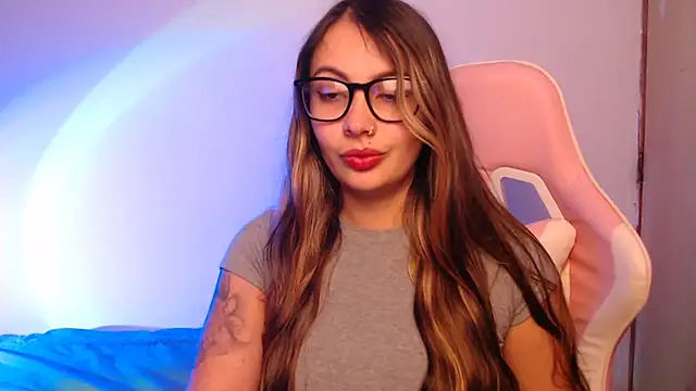 lalawhitte online show from October 17, 8:44 pm