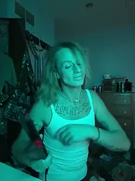 Snapshot of Cutetrans90 chatting on February 5, 10:19 am Cutetrans90 online show from February 5, 10:19 am