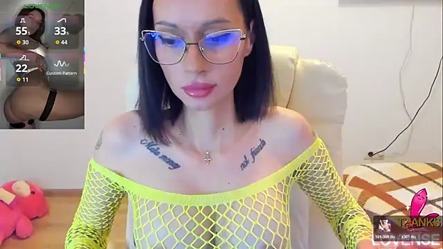 Snapshot of kissnicol32 chatting on February 4, 4:46 pm kissnicol32 online show from February 4, 4:46 pm