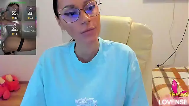 Snapshot of kissnicol32 chatting on March 7, 5:10 pm kissnicol32 online show from March 7, 5:10 pm