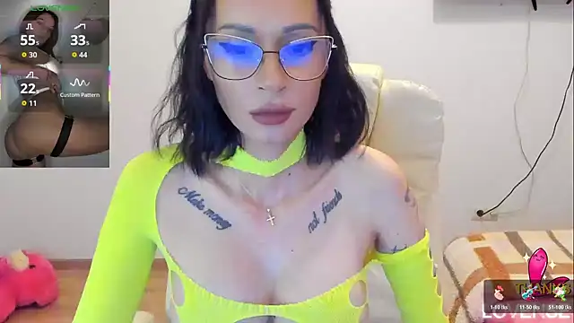 Snapshot of kissnicol32 chatting on March 14, 4:12 pm kissnicol32 online show from March 14, 4:12 pm