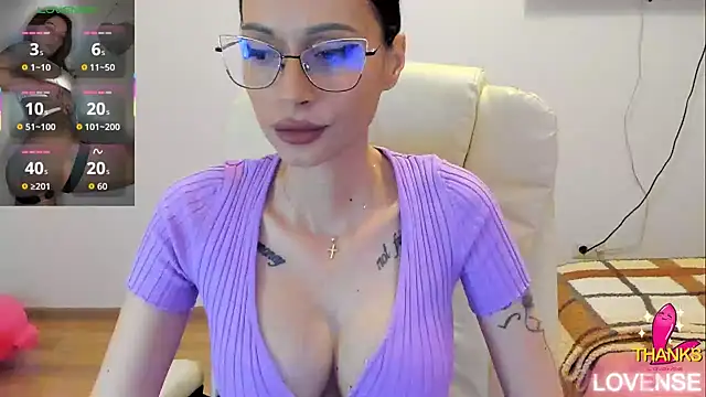 Snapshot of kissnicol32 chatting on March 16, 4:44 pm kissnicol32 online show from March 16, 4:44 pm