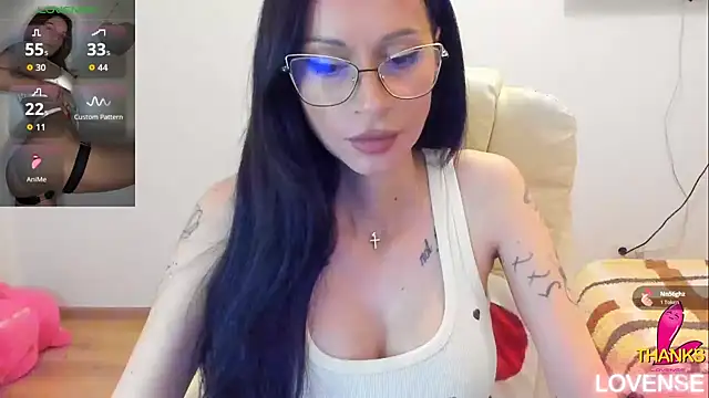 Snapshot of kissnicol32 chatting on April 4, 4:48 pm kissnicol32 online show from April 4, 4:48 pm