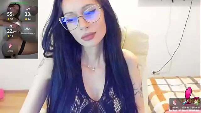 Snapshot of kissnicol32 chatting on May 3, 4:24 pm kissnicol32 online show from May 3, 4:24 pm