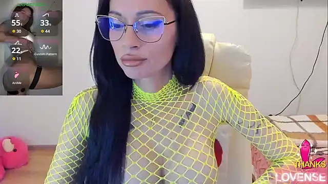 Snapshot of kissnicol32 chatting on May 9, 4:12 pm kissnicol32 online show from May 9, 4:12 pm