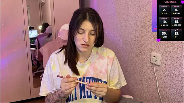 Snapshot of Katrin__kiss chatting on February 10, 5:09 pm Katrin kiss online show from February 10, 5:09 pm