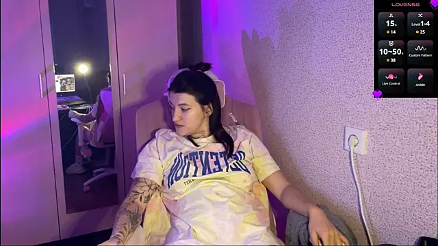 Snapshot of Katrin__kiss chatting on February 10, 8:10 pm Katrin kiss online show from February 10, 8:10 pm