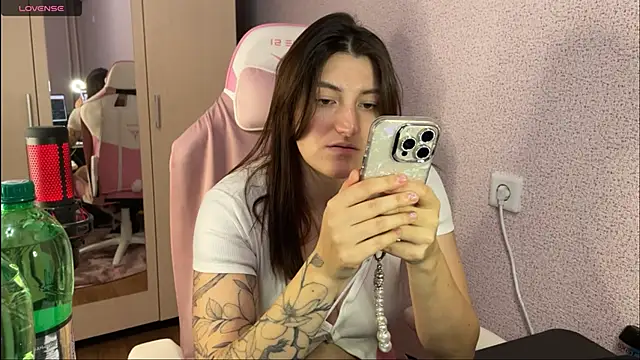 Snapshot of Katrin__kiss chatting on February 12, 7:02 pm Katrin kiss online show from February 12, 7:02 pm