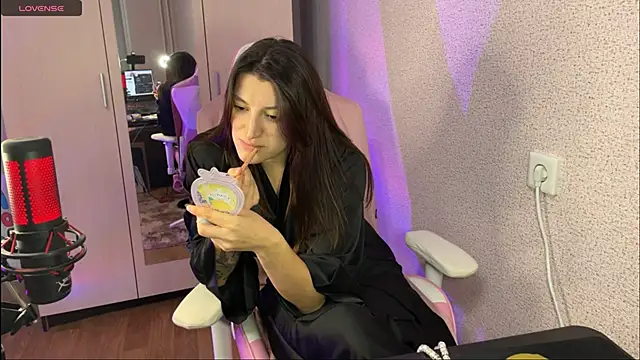 Snapshot of Katrin__kiss chatting on February 14, 7:44 pm Katrin kiss online show from February 14, 7:44 pm