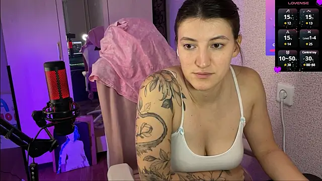 Snapshot of Katrin__kiss chatting on February 25, 7:03 pm Katrin kiss online show from February 25, 7:03 pm