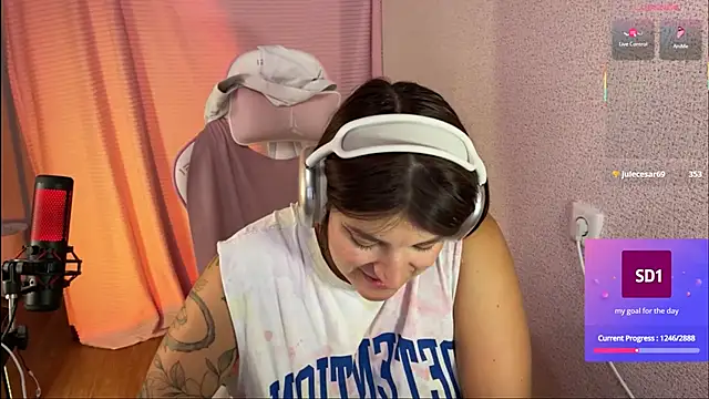 Snapshot of Katrin__kiss chatting on September 22, 8:11 pm Katrin kiss online show from September 22, 8:11 pm