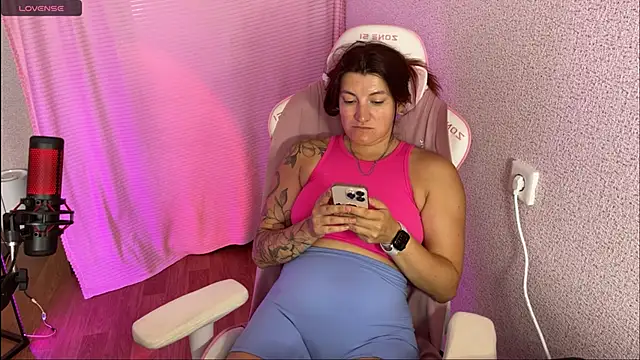 Snapshot of Katrin__kiss chatting on September 24, 9:12 am Katrin kiss online show from September 24, 9:12 am