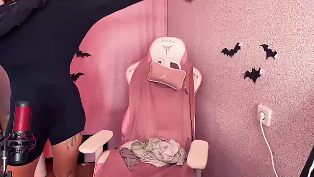 Snapshot of Katrin__kiss chatting on October 29, 8:27 am Katrin kiss online show from October 29, 8:27 am