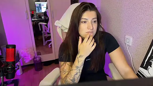 Snapshot of Katrin__kiss chatting on November 3, 3:13 pm Katrin kiss online show from November 3, 3:13 pm