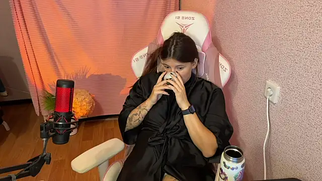 Snapshot of Katrin__kiss chatting on December 1, 5:51 pm Katrin kiss online show from December 1, 5:51 pm