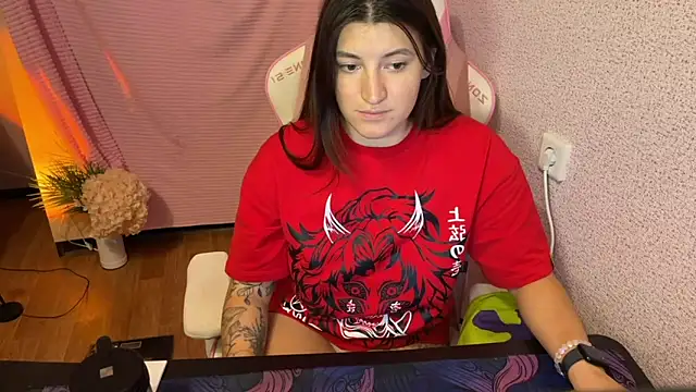 Snapshot of Katrin__kiss chatting on December 3, 6:39 pm Katrin kiss online show from December 3, 6:39 pm