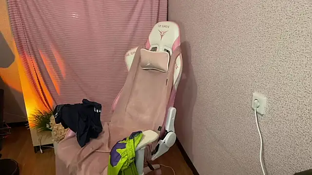 Snapshot of Katrin__kiss chatting on December 5, 6:26 pm Katrin kiss online show from December 5, 6:26 pm