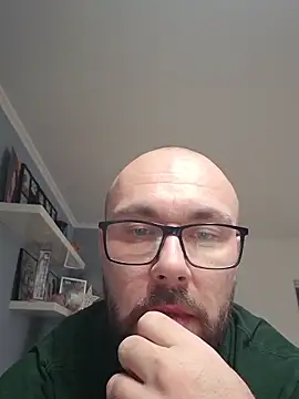 Snapshot of zsolt2108 chatting on December 16, 1:27 pm zsolt2108 online show from December 16, 1:27 pm