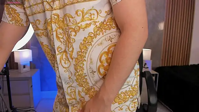 Snapshot of Brat_ chatting on November 16, 10:04 pm Brat online show from November 16, 10:04 pm