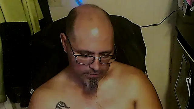 KrazyLegz online show from November 2, 10:34 pm