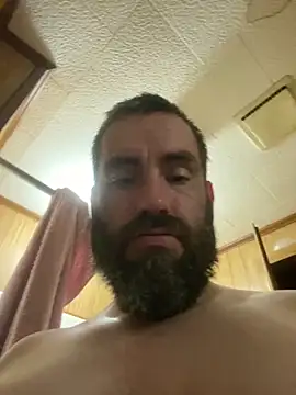 Snapshot of bigJohnson223 chatting on January 6, 7:20 am bigJohnson223 online show from January 6, 7:20 am