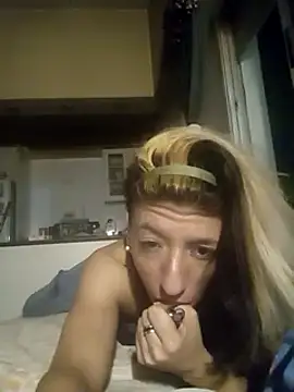 Snapshot of gala2 chatting on January 10, 4:44 am gala2 online show from January 10, 4:44 am