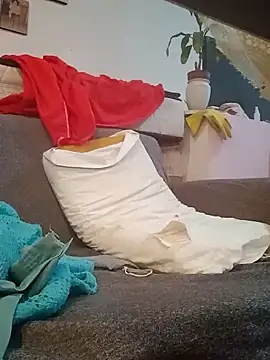 Snapshot of gala2 chatting on March 10, 10:24 pm gala2 online show from March 10, 10:24 pm