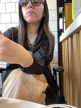 Snapshot of Jinna_milli chatting on March 9, 11:58 am Jinna milli online show from March 9, 11:58 am