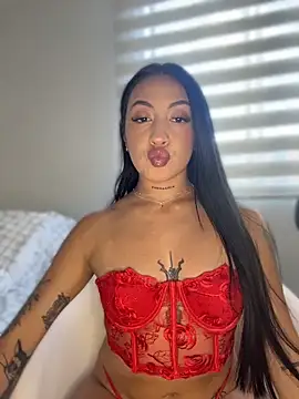 keilelewis online show from May 30, 8:06 pm