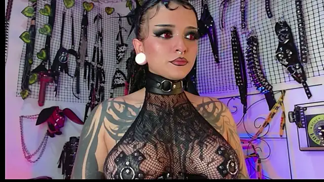 Snapshot of Agatha_BDSM chatting on May 5, 9:56 pm Agatha BDSM online show from May 5, 9:56 pm