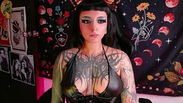 Snapshot of Agatha_BDSM chatting on May 25, 8:48 pm Agatha BDSM online show from May 25, 8:48 pm