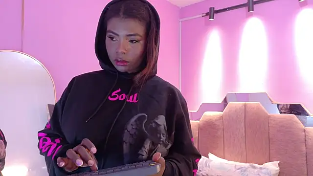 LoveQueen2 online show from May 1, 11:48 am