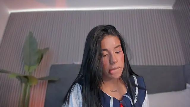 emelie 89 online show from April 29, 5:30 pm